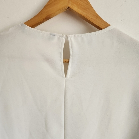 Blouse Bell sleeves Scoop neckline Pearl buttons white color Size M ZARA - Picture 10 of 14